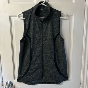 Under Armour women’s heathered dark grey sleeveless golf vest size M